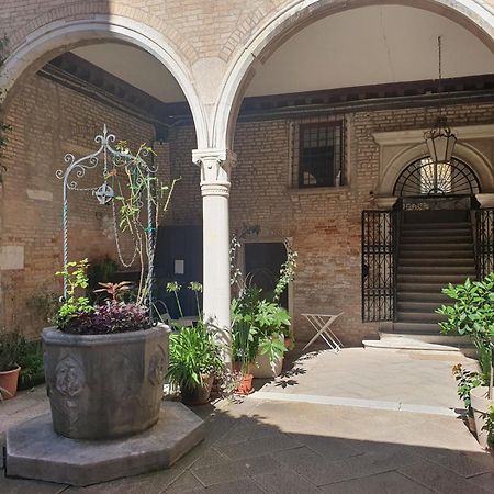 Апартаменты Al Mezzanino, Palazzo Torniello Венеция Экстерьер фото